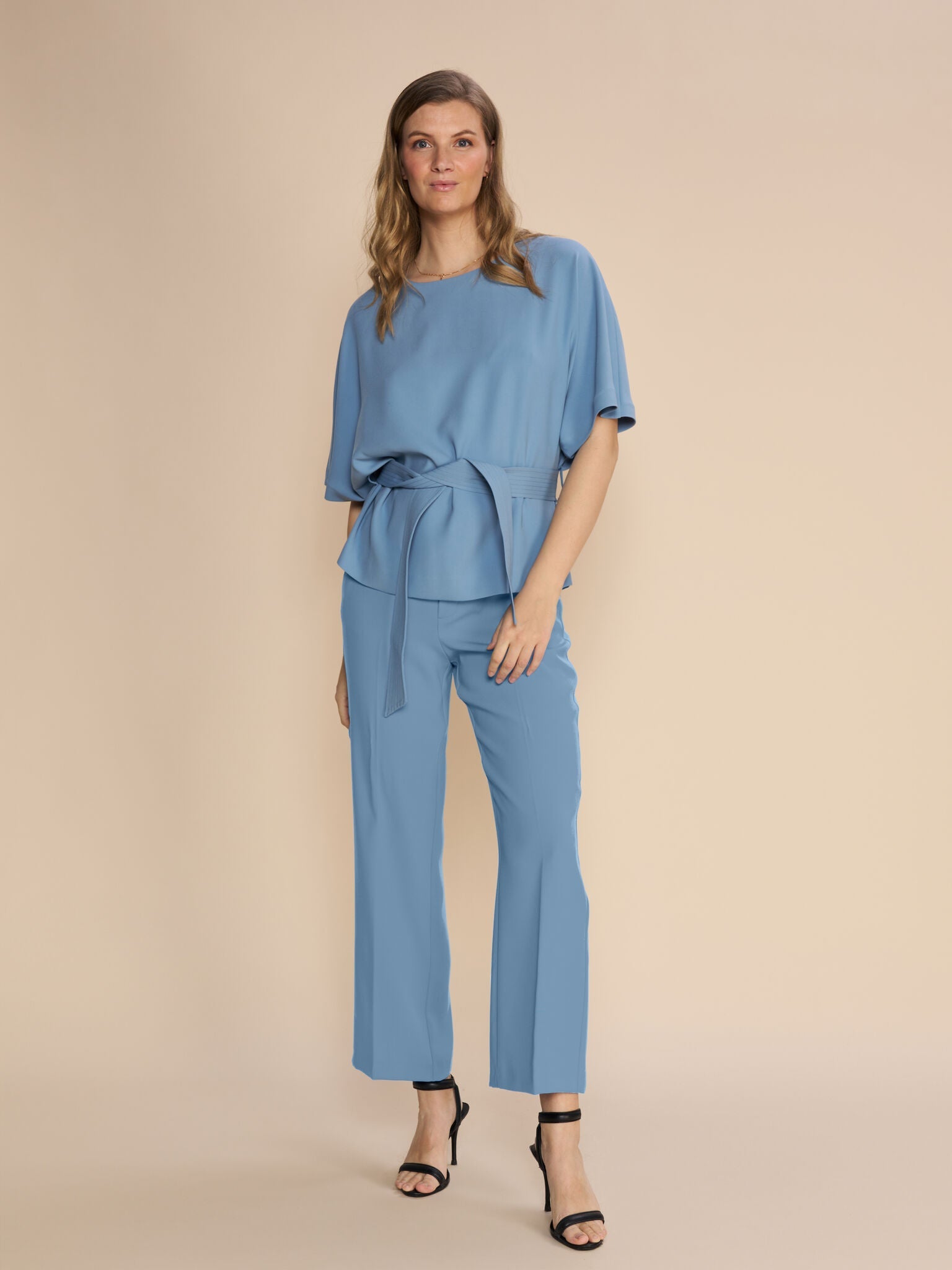 Modelshot / Blue Shadow / Detail